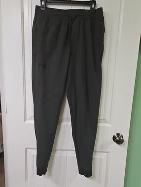 Under Armour Fitted Heatgear Olive Joggers Large **Fits Like Medium
